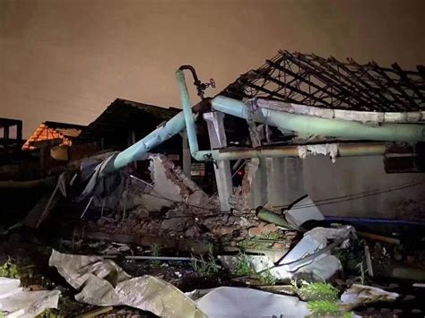 已致12死！ 武汉苏州遭龙卷风袭击，亲历者：天花板一块块往下掉（视频）|武汉市|苏州市_新浪新闻