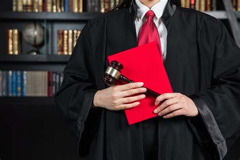 2022法学类专业就业方向及前景：法学类专业可以从事哪些职业？-高考100