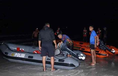 在安汶 Natsepa 海滩海浪卷走迷失的年轻女子被发现死亡