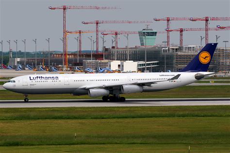 Lufthansa A343 near Frankfurt on Jul 17th 2015, lightning strike ...
