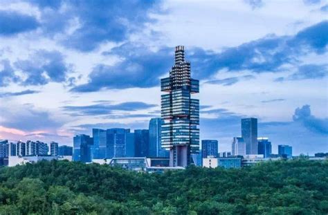 中国唯一拥有两座超530米大厦, 最具美式风格的大都市