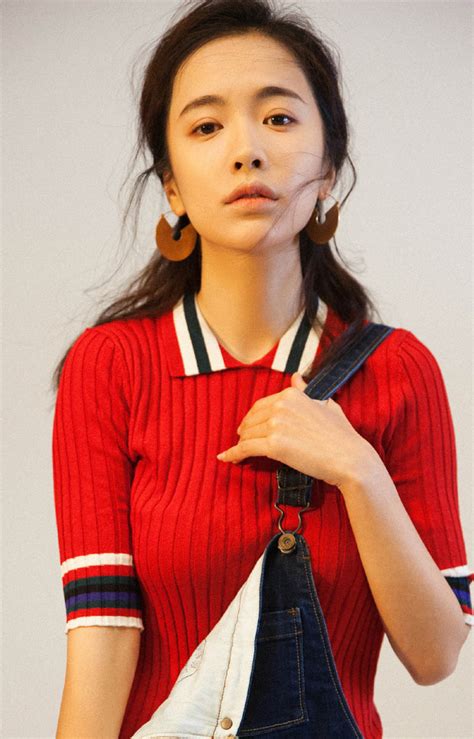 女演员李春嫒个性优雅时尚写真