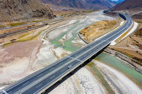 世界上海拔最高的高速公路——西藏那曲至拉萨高速全线通车_荔枝网新闻