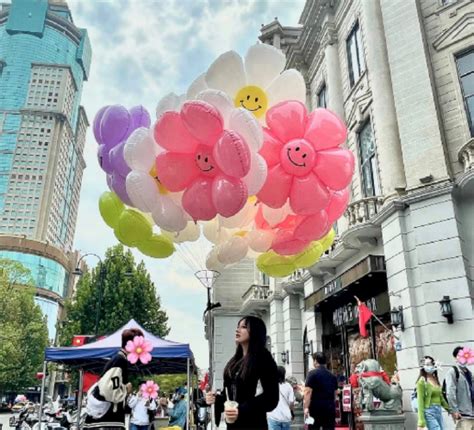 汉中吾悦广场3周年庆 城市微笑计划送你一朵笑脸花_手机新浪网