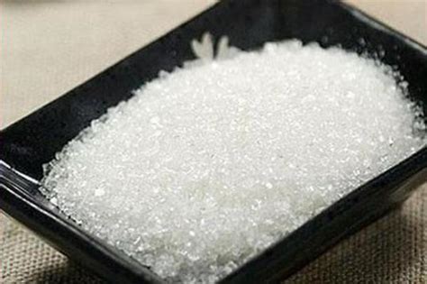 盐和糖混在一起怎么分开 白糖和食盐固体形态时混合在一起时怎么分开？_知秀网