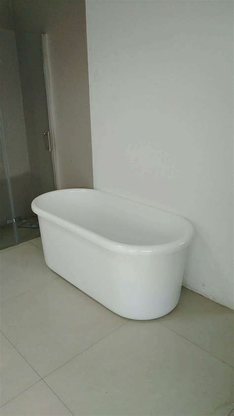 独立式现代简约亚克力浴缸 Free standing Acrylic bath tub BA-8201C