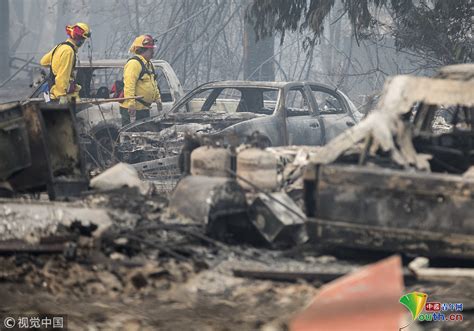 美国加州发生山火 房屋被烧毁触目惊心