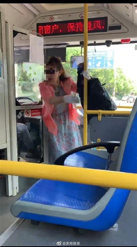 女子坐公交拒绝补票还辱骂司机 长沙公交：正对女子是否抢夺方向盘展开调查