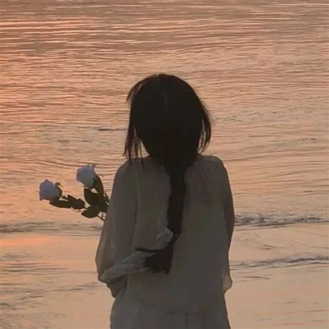 背影真人甜美女生头像