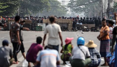 中缅边境奇观：万人排队自首回国，每天限额150人！昔日的犯罪天堂，怎么了？|缅甸_新浪新闻