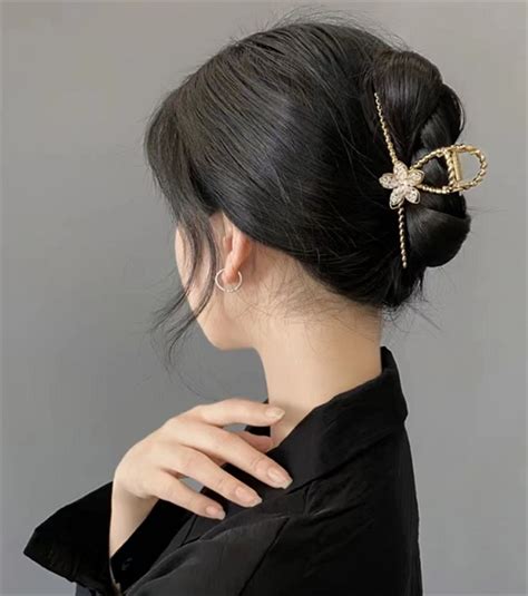 温柔的女生盘发头像
