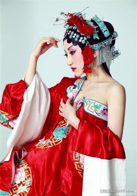 花旦妆容甜美女生头像