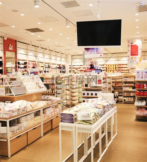 购物消费超市货架商品百货摄影图配图高清摄影大图-千库网