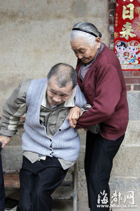福清89岁依姆 六十年如一日照顾瘫痪儿子（组图） - 焦点图片 - 东南网