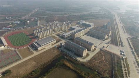 武汉铁路职业技术学院科技园共享平台及看台-中欣建设集团有限公司