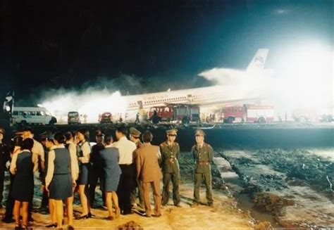 载132人东航客机广西梧州坠毁，2分钟从8000米坠落地面，现场画面曝光