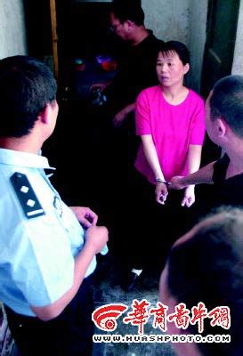 杭州一年轻姑娘惊慌跑出厕所：“快！帮我看监控，有人偷拍！” 记者：小志/通讯