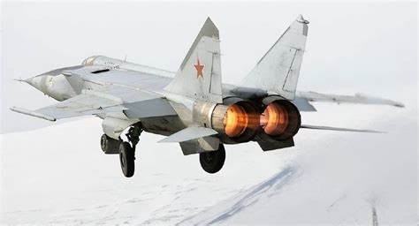 重型拦截机米格-31有多大？和米格-29同框，大小一目了然_俄罗斯军队