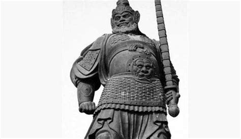 中国历史上4大鞭王，第1位手持45斤重的钢鞭，战功赫赫，死后成神