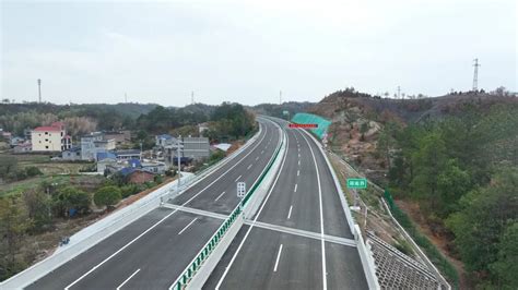 云南新平县第一条高速公路9月30日24时正式通车_云南网