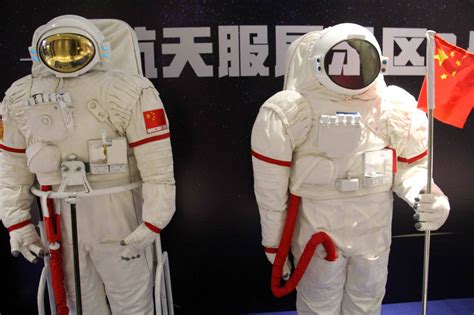 航天员是一种怎样的职业？现代“飞天”的故事未完待续丨解码中国|神舟|航天员|飞天_新浪新闻