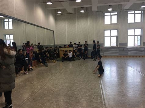 我院举行格尔木市教育局青少年活动中心专场招聘会-舞蹈学院
