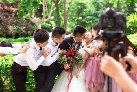 拍婚礼用什么镜头 婚礼跟拍用什么相机比较好_婚纱摄影_婚庆百科_齐家网