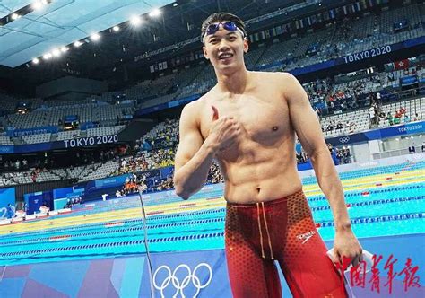 孙杨以绝对优势摘得亚运会男子400米自由泳金牌