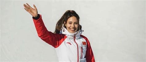 谷爱凌再登福布斯，年收入近1.6亿元，高居全球女运动员第二位_凤凰网视频_凤凰网