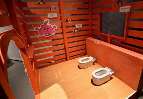 高清：日本举办厕所主题展 可亲手制作研究“大便”【3】--旅游频道_权威全面报道旅游--人民网