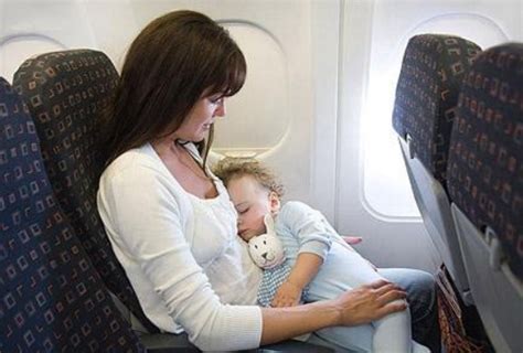 婴儿多大可以搭乘飞机 宝宝第一次坐飞机需要注意什么 _八宝网