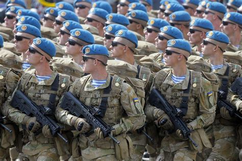 乌克兰美女和俄罗斯大兵一家亲（组图）-郝吉林的专栏 - 博客中国