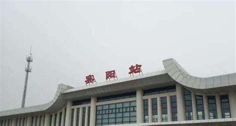 广西最大的镇级高铁站,离县城有35公里距离,却以县城命名