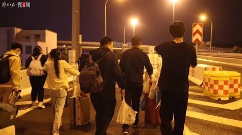 我在上海虹桥火车站守了三夜，和伙伴们救助了千名滞留者踏上回家路_凤凰网视频_凤凰网