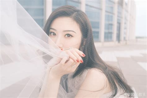 白纱女生头像温柔