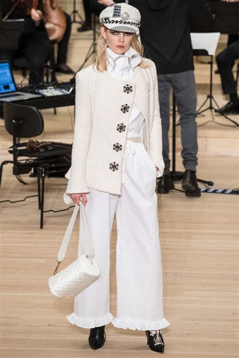 香奈儿 Chanel 2019春夏高级成衣发布秀 - Paris Spring 2019-天天时装-口袋里的时尚指南