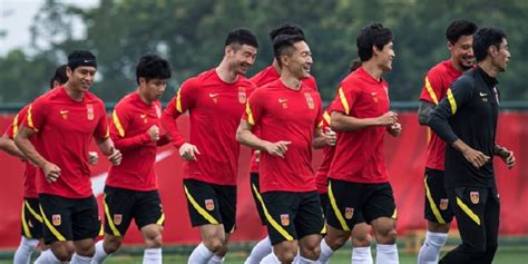 中国足球队：全队32名球员全部参加了合练，积极备战7日的比赛-直播吧zhibo8.cc