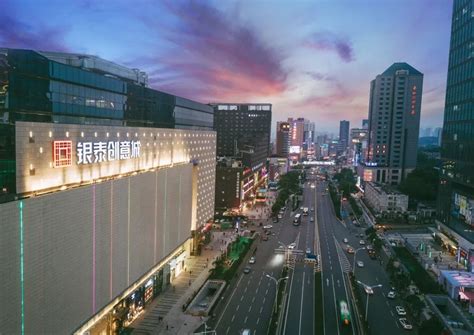 武汉商务区的最美地铁站高清图片下载-正版图片500963176-摄图网