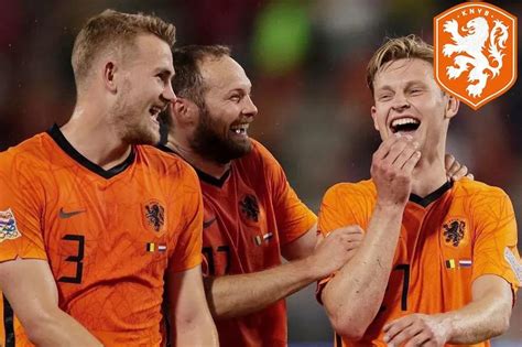 盘点荷兰队队史最佳阵容：克鲁伊夫和三剑客领衔！这阵容啥水平？|荷兰|克鲁伊夫|最佳阵容_新浪新闻