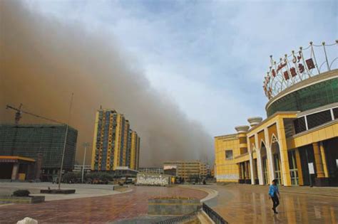 今年最强沙尘暴！内蒙古二连浩特黄沙漫天-天气图集-中国天气网