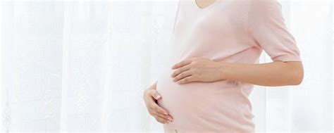 孕妇肚子一边倒是怎么回事 孕晚期胎动频繁怎么怎么办 _八宝网