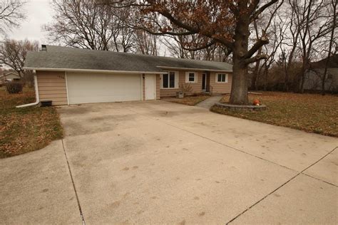1400 13th St, Milford, IA 51351 | MLS # 221299 | Price $279,800 | RE ...