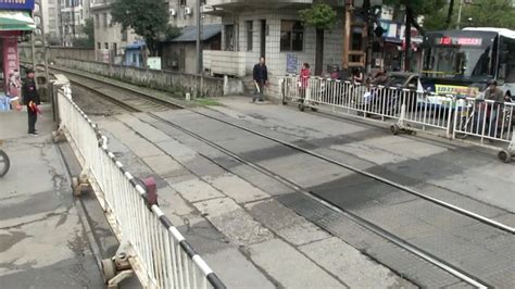武汉仅存的铁道口浪漫，都在这里……_澎湃号·媒体_澎湃新闻-The Paper