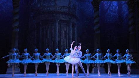 俄罗斯芭蕾舞《天鹅湖》，一生之中必看的演出之一