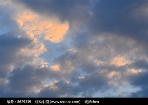 乌云密布的天空上的云和雷电闪和风暴高清图片下载-正版图片503460877-摄图网