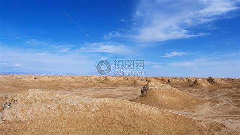 在东江甘肃的Yardang地貌和阳光明媚的高清图片下载-正版图片503813060-摄图网