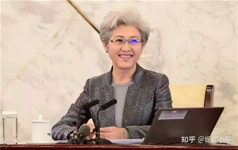 她曾是总理翻译, 中国的美女外交官, 向世界展示中国女性风采!|姚梦瑶|外交官|中国女性_新浪新闻