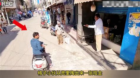 农村小巷，两男子大白天偷鸡，监控拍下全过程！_腾讯视频