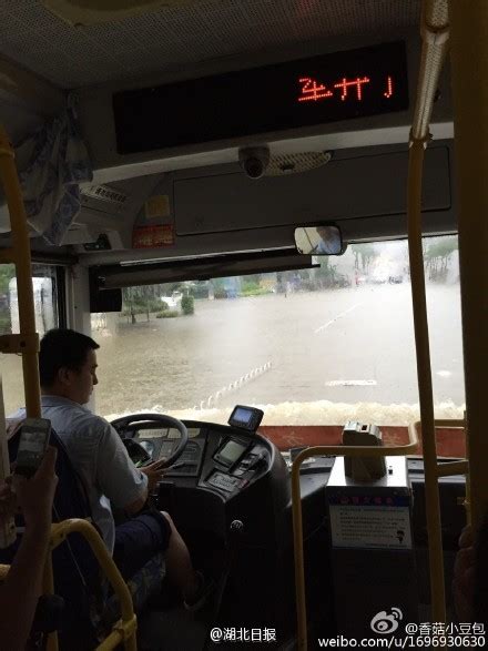 暴雨袭来潮汕多地进入“看海模式”，潮州发布地质灾害气象风险