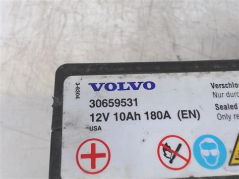 Headlight washer pump Volvo V70 2.4 D 20V - 30655138 VOLVO